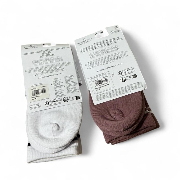 NEW Alo Yoga Half Crew Sock 2 Pair Bundle Smoky Quartz White Black A0480U M - Picture 2 of 4
